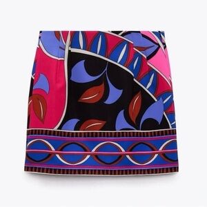 NWT. Zara Blue/Black/Pink Printed High-Waist Skirt with Darted Detail. Size L.